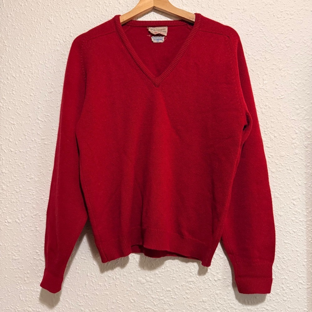 Vtg Wm H Lohmeyer Alan Paine‎ men's 100% Lambswool Sweater V Neck Red washable